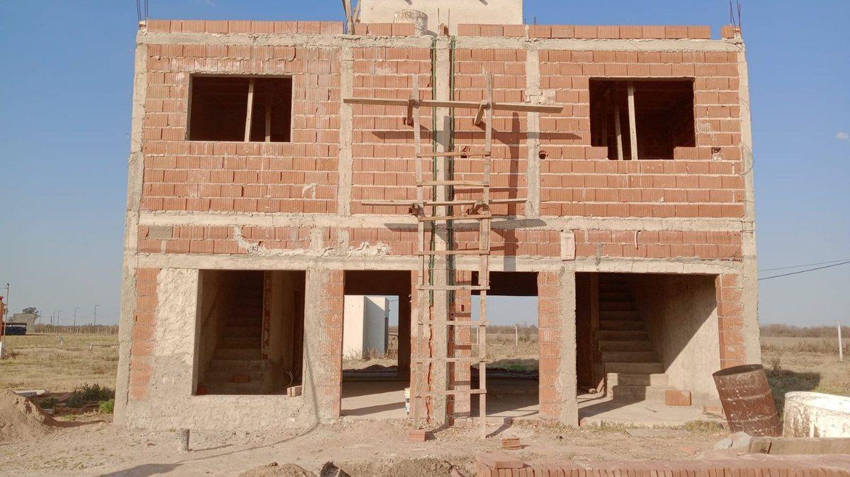 SE VENDE DUPLEX DE 2 DORMITORIOS A TERMINAR EN LA ERNESTINA