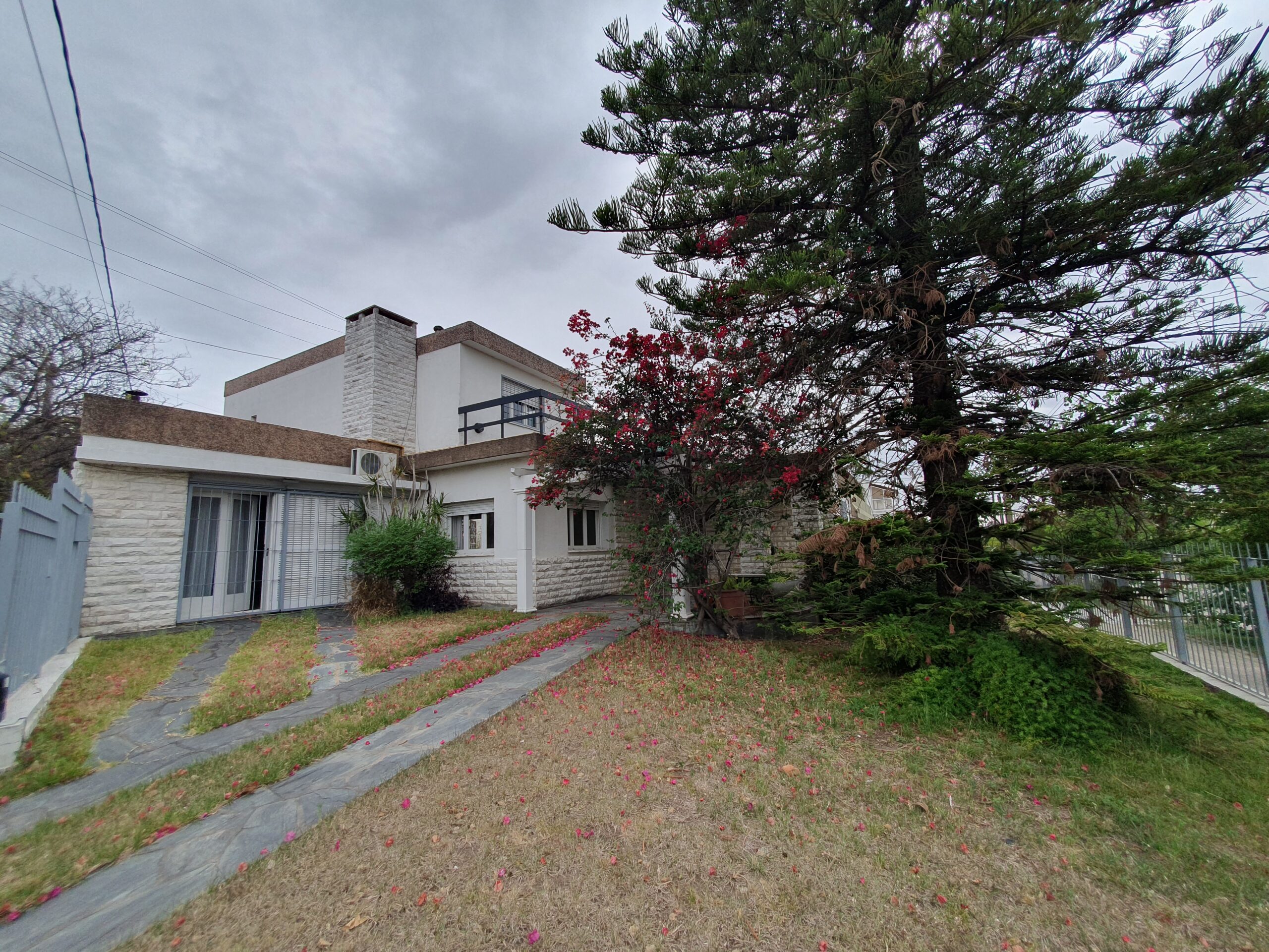 Casa + Departamento en Alto Verde