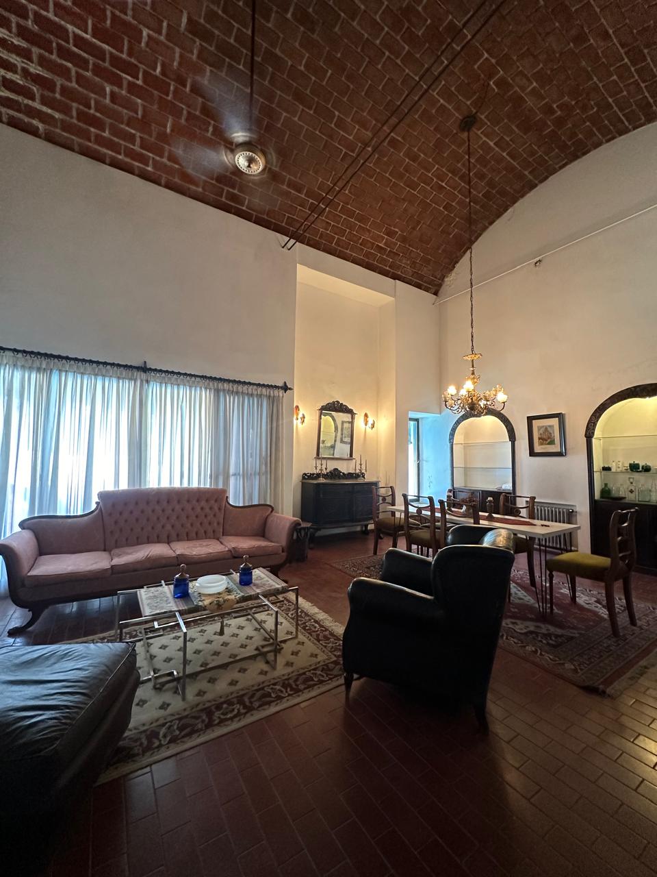 VENTA CASA 4 DORMITORIOS Y PILETA EN COLINAS DE V. SARSFIELD FRENTE A CIUDAD UNIVERSITARIA.